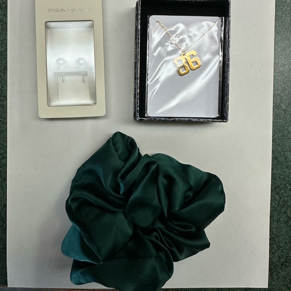 Chrissy Stranger Things costume accessories bundle. Never worn.
